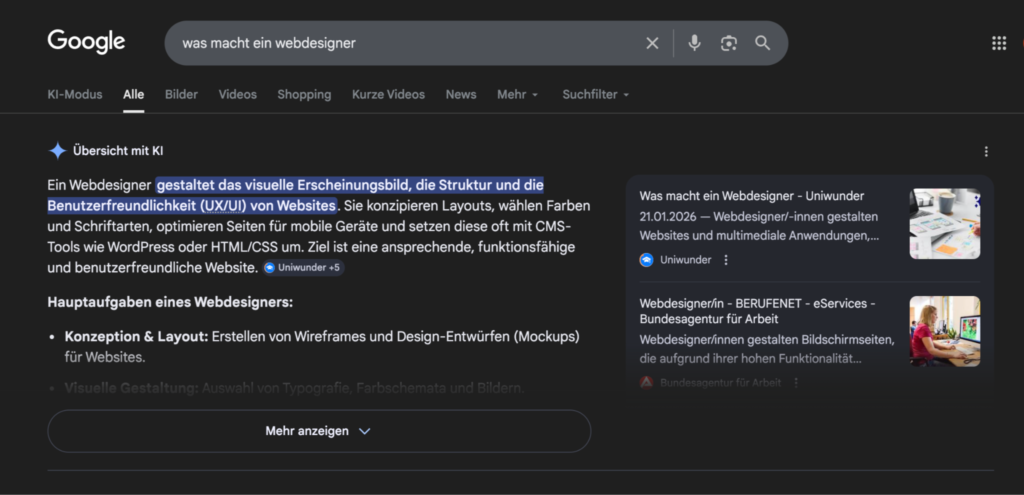 Screenshot einer Google-Suchergebnisseite mit einer KI-generierten Antwort („Übersicht mit KI“) zur Suchanfrage „was macht ein webdesigner“. Die Antwort fasst die Hauptaufgaben wie UX/UI-Design und Layout-Erstellung prägnant zusammen und führt rechts die genutzten Quellen-Links auf.